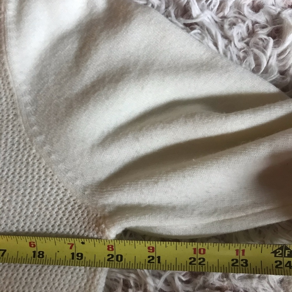 🦢Soft cream colored cowl neck sweater - Picture 7 of 8